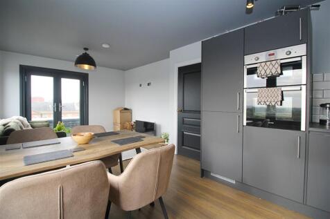 Lounge / Kitchen