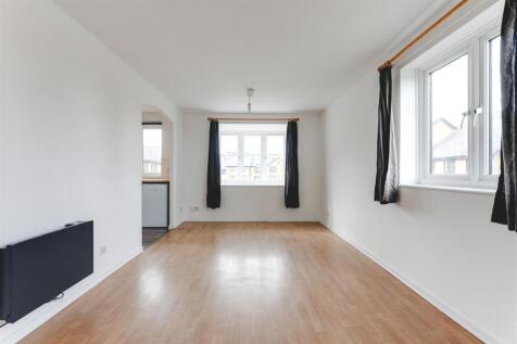 141 Riverside Close-1.jpg
