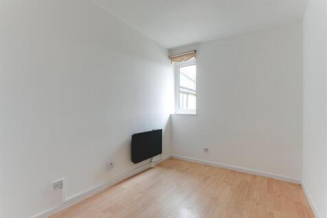 141 Riverside Close-11.jpg