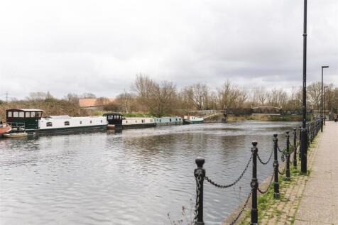 141 Riverside Close-15.jpg