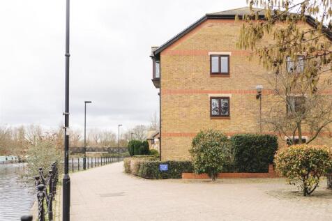 141 Riverside Close-17.jpg