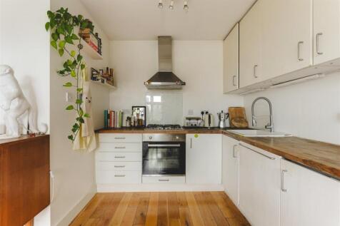 Downs Park Road-11.jpg
