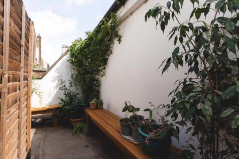 Kingsland High Road-21.jpg