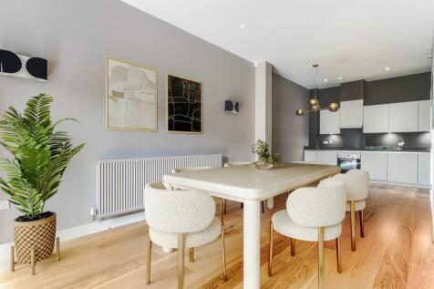 Dining-Dalston-Lane-13-_complete~2[1].jpg