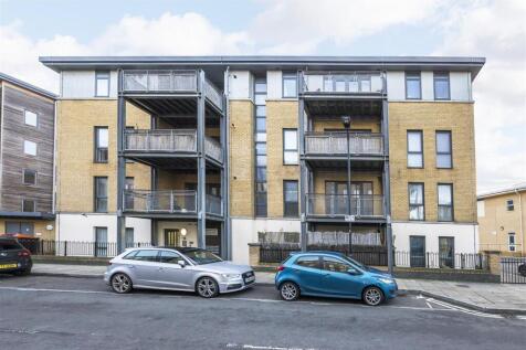 12  Almond Court -016.jpg