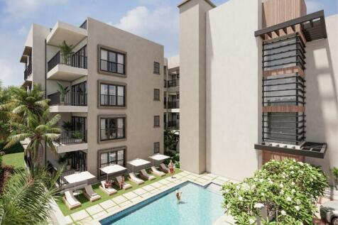 Lounge &amp; Pool Area