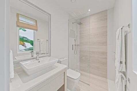 Full powder room