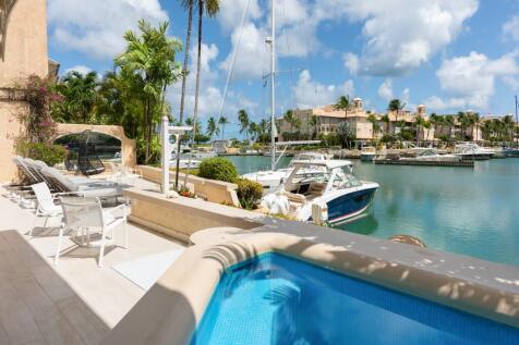 Sundeck w/ loungers