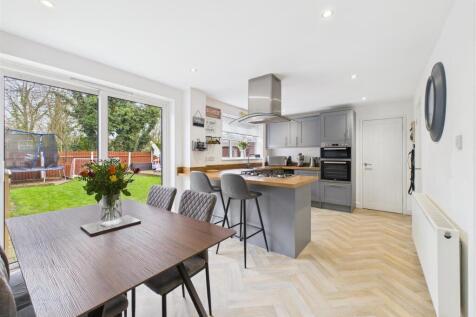 Open Plan Kitchen / Dining