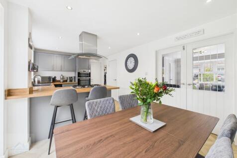 Open Plan Kitchen / Dining