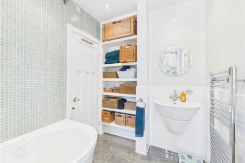 Jack &amp; Jill Bathroom