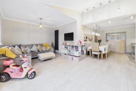 Family Room / Dining