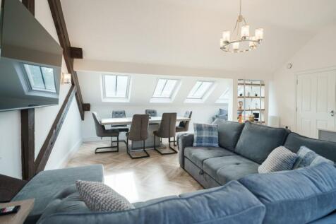 Living area-6.jpg