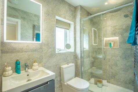 Bed 1 En suite