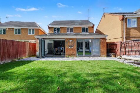 50 Fox Hollow back garden.jpg