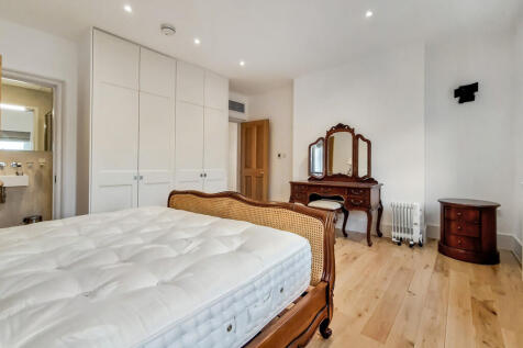 4_Main Bedroom-1