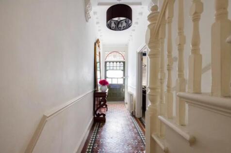 72 Addison  Garde...