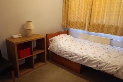 SINGLE BEDROOM