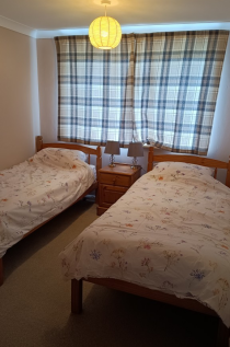 TWIN BEDROOM