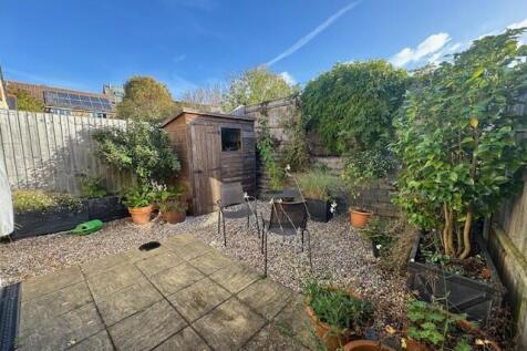 REAR ENCLOSED GARDEN