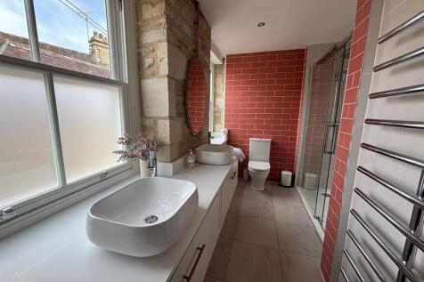 bathroom 2.jpg