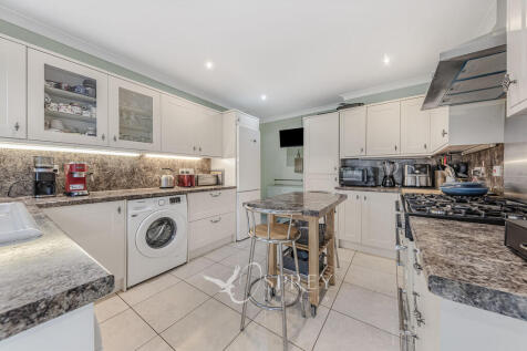 Kitchen/Breakfast...