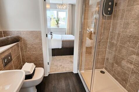Jack &amp; Jill En Suite