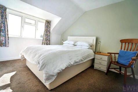 Bedroom Middle