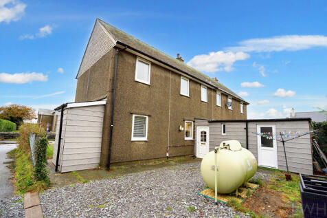 Rear Driveway &amp; Outbuilding