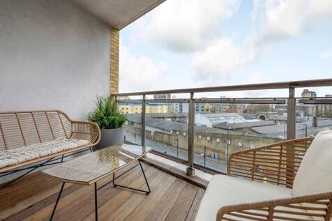 E14 8RW - 2nd floor - 2 bedrooms - 973sq ft - 2 b