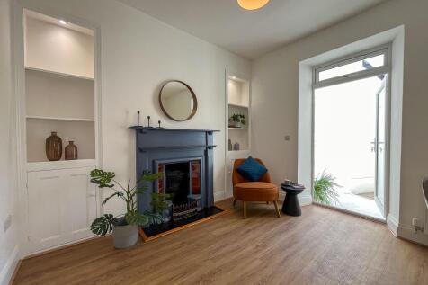 Middle Reception Room