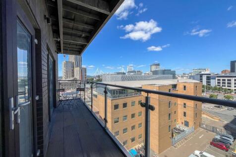 7th floor balcony with views over Cardiff