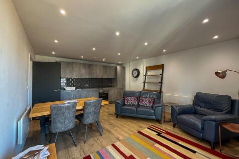 Open plan living/kitchen area