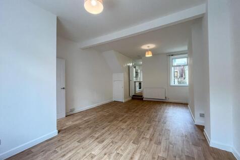 Open plan living/dining room