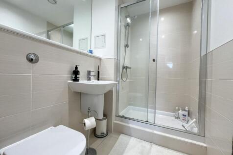 En Suite Shower Room for Main Bedroom