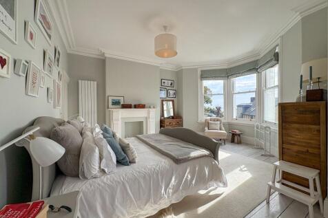 Primary Bedroom (First Floor Front)