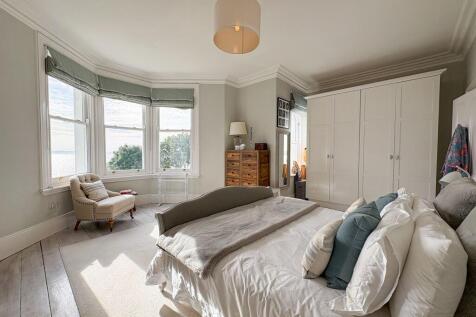 Primary Bedroom (First Floor Front)
