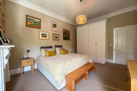 First Floor Middle Bedroom (with En Suite Shower R