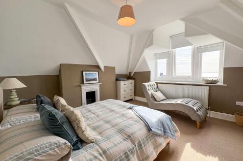 Top Floor Front Bedroom