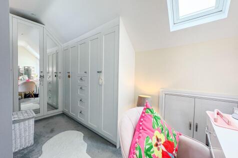 Dressing Area in Loft Bedroom