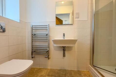 En Suite off Main Bedroom