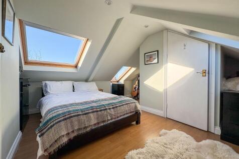 Loft Bedroom with En Suite 