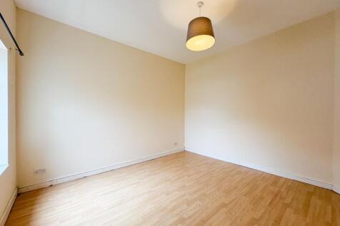 First Floor Middle Bedroom