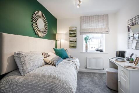 Hurst single bedroom with day bed and desk