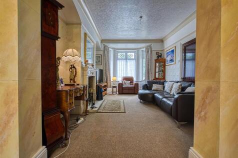 Bryn Hall, Bryn Gates Lane, Bamfurlong-18.jpg