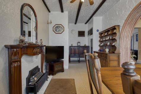Bryn Hall, Bryn Gates Lane, Bamfurlong-28.jpg