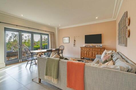 Dining/family room