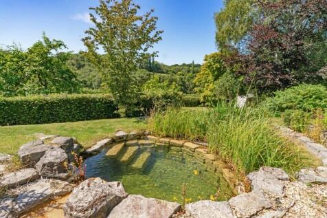 Swimming pond
