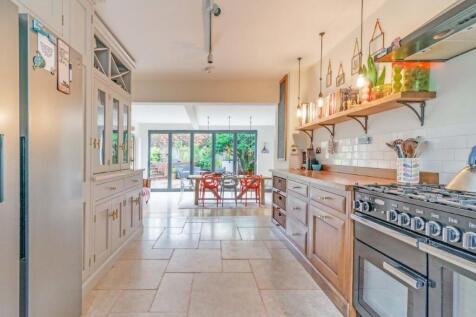Kitchen/dining rm