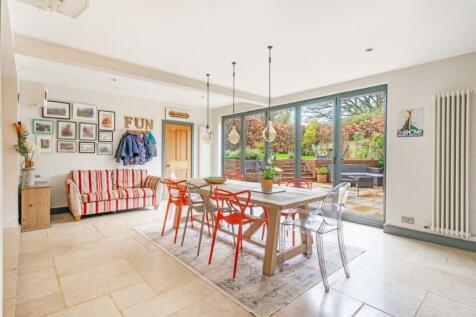 Dining/family room